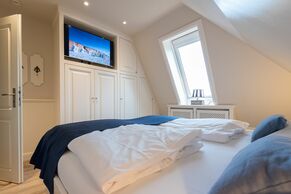 Schlafzimmer 1 mit Doppelbett & TV